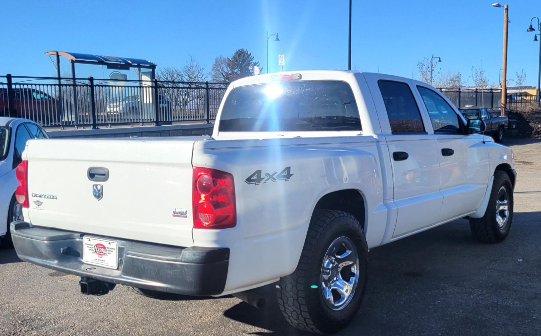 2005 White /Gray Dodge Dakota ST (1D7HW28N55S) with an 4.7L V8 engine, Automatic with Overdrive transmission, located at 450 N Russell, Missoula, MT, 59801, (406) 543-6600, 46.874496, -114.017433 - Great Running little Truck. 4.7L V8. Automatic Transmission. Air Conditioning. AM FM CD. Nice Toyo Open country Tires. Clean Carfax. - Photo#5